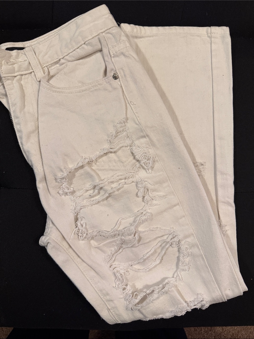 Momokrom Women’s White Distressed Slim Jeans